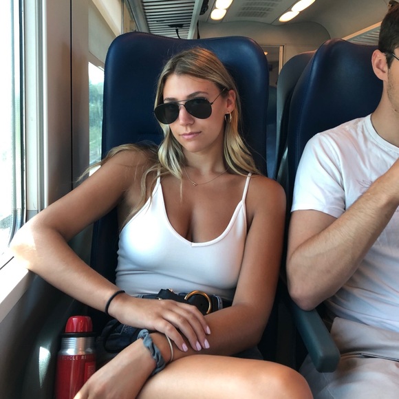 Meet your posher!✨💞 - Picture 3 of 3